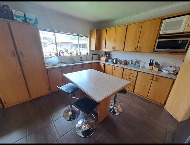 3 BEDROOM HOUSE FOR SALE IN THREE RIVERS EAST